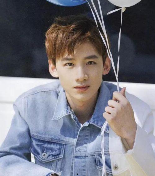 圈内爆料白敬亭恋情微博,甜蜜互动引粉丝热议